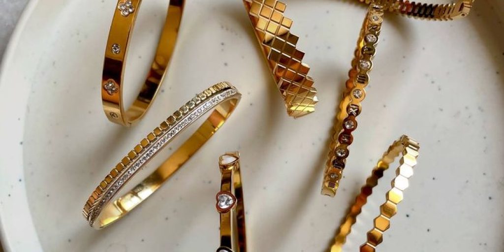 New arrivals 🌟🌸__Gold plated bracelets , made with 316 LE _ __Waterproof, anti tarnished, bangles , bracelets, anti tarnished jewellery!